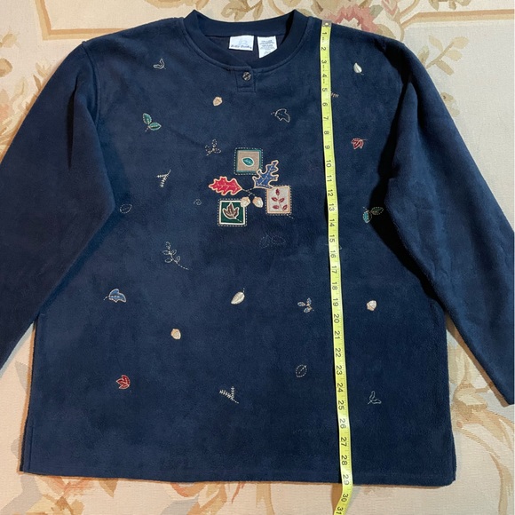 XL navy blue Bobbie Brooks top with leaves and acorns - Picture 3 of 9